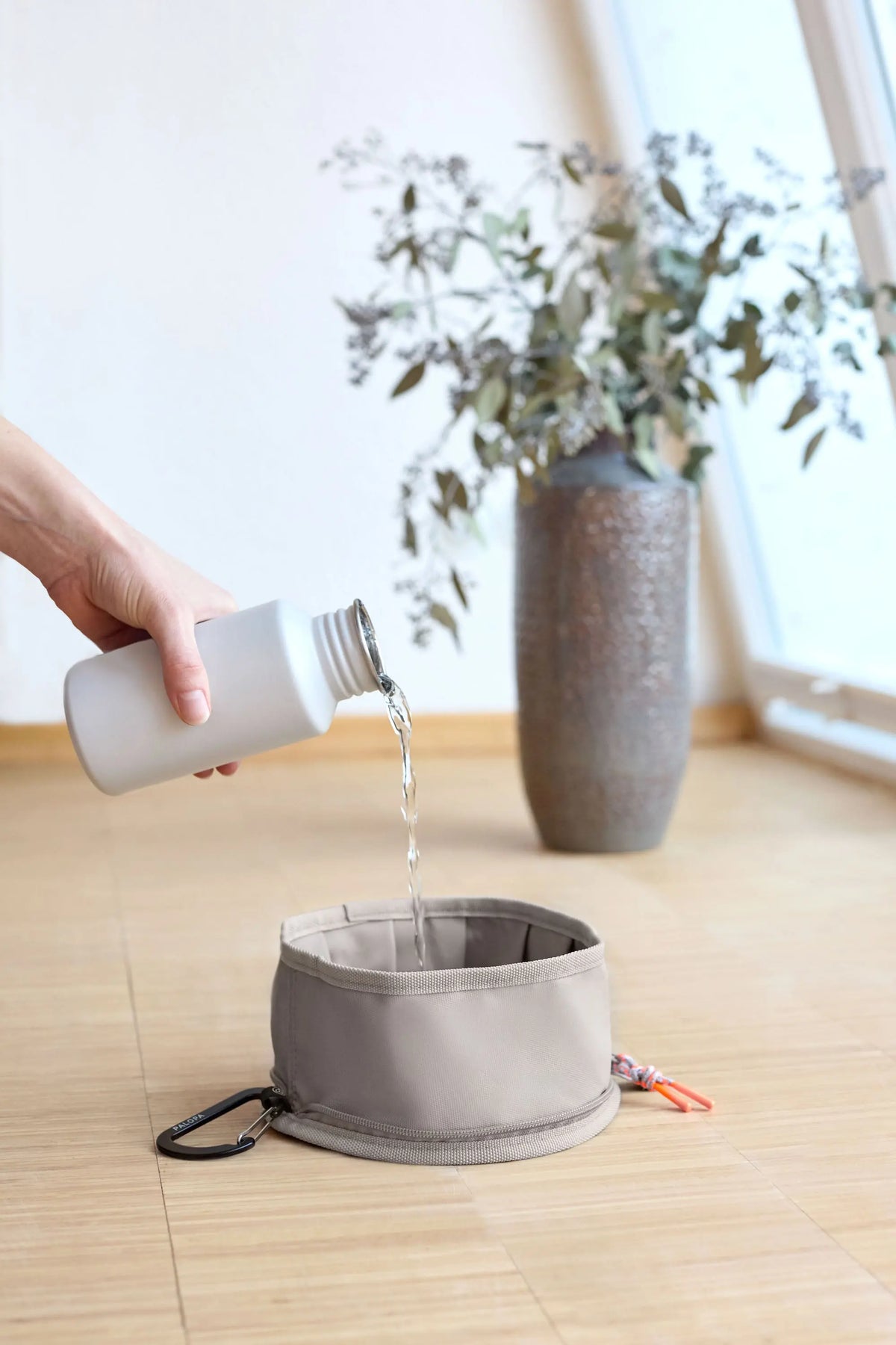 Travel Dog Bowl - Tura, Taupe Lässig