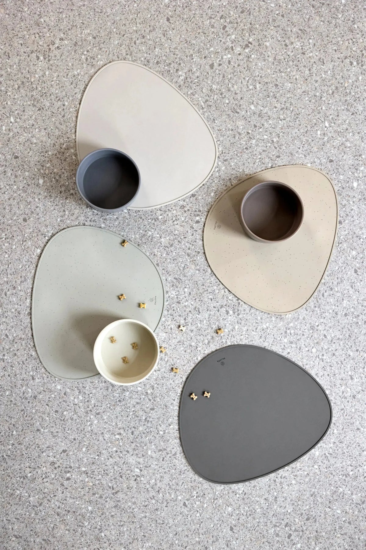 Hundenapf Cali Grau & Napfunterlage Loua Taupe